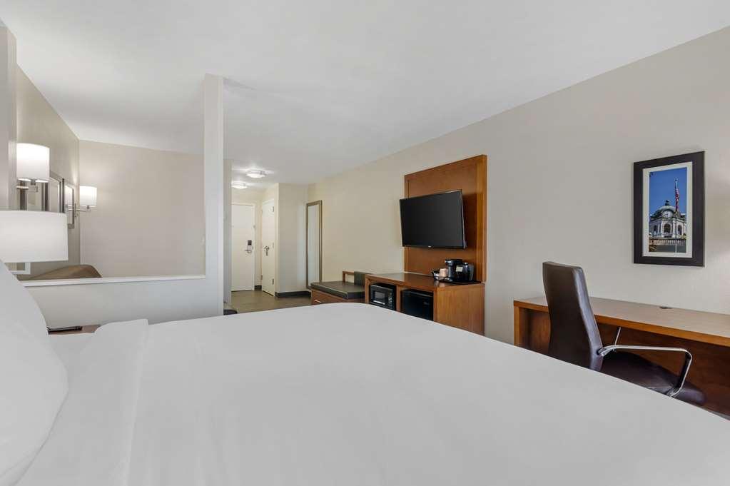Comfort Inn & Suites Брунсуик Стая снимка